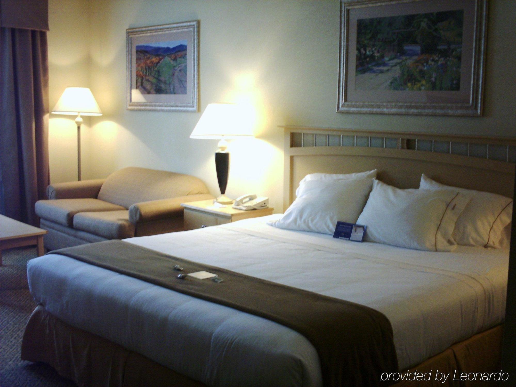 Holiday Inn Express Hotel & Suites Raleigh North - Wake Forest, An Ihg Hotel חדר תמונה